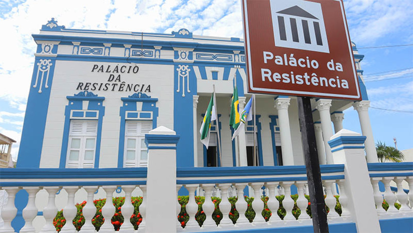 Imagem 1 -  Programa de investimentos no município de Mossoró será lançado na quarta-feira, 7. O Programa Estratégico de Metas e Investimentos será apresentado pelo Prefeito Allyson Bezerra e equipe de secretários inteiramente ligados à formulação do plano, que vai trazer uma série de ações em áreas importantes como meio ambiente, saúde, educação, emprego e renda, pavimentação, acessibilidade, causa animal, mobilidade urbana, eficiência energética, construção e reforma de prédios, além de infraestrutura hídrica, especialmente, para a zona rural do município. O lançamento acontecerá a partir das 14h, no Teatro Municipal Dix-huit Rosado. Toda a população está convidada.