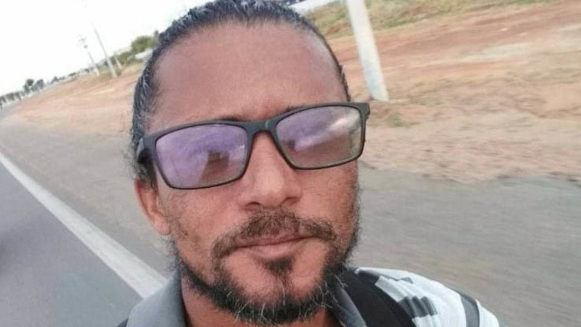 Imagem 1 - Homem é assassinado a tiros dentro do próprio carro, em Areia Branca. O crime aconteceu na noite deste domingo (4), próximo ao Hospital Sara Kubitschek. Segundo informações do delegado plantonista de Mossoró, Dr. Roberto Moura, que atendeu a ocorrência, Antônio dos Santos Lima, de 37 anos, havia acabado de estacionar o carro em frente a casa da companheira dele, quando foi surpreendido pelos suspeitos. A vítima foi atingida com disparos de calibres 12 e .380, ainda dentro do veículo. O delegado ainda afirmou que informações colhidas no local dão conta que Antônio havia tido uns desentendimentos recentemente, que podem ter ligação com o crime. O caso será investigado pela delegacia de Areia Branca. Imagem 1 - Homem é assassinado a tiros dentro do próprio carro, em Areia Branca. O crime aconteceu na noite deste domingo (4), próximo ao Hospital Sara Kubitschek. Segundo informações do delegado plantonista de Mossoró, Dr. Roberto Moura, que atendeu a ocorrência, Antônio dos Santos Lima, de 37 anos, havia acabado de estacionar o carro em frente a casa da companheira dele, quando foi surpreendido pelos suspeitos. A vítima foi atingida com disparos de calibres 12 e .380, ainda dentro do veículo. O delegado ainda afirmou que informações colhidas no local dão conta que Antônio havia tido uns desentendimentos recentemente, que podem ter ligação com o crime. O caso será investigado pela delegacia de Areia Branca.