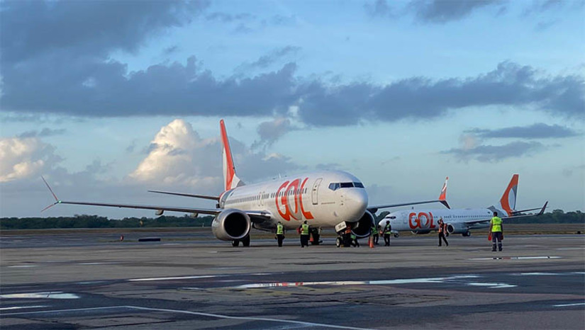 Imagem 1 - RN e Argentina voltam a ter conexão direta; voo incrementa a retomada do fluxo turístico internacional . O desembarque, realizado na madrugada deste domingo (4), foi o primeiro do tipo no Aeroporto Internacional Aluízio Alves desde março de 2020. Os passageiros desembarcaram pela companhia GOL Linhas Aéreas, em um voo direto que ligará Buenos Aires (EZE) – Natal (NAT). Para marcar esse retorno, a Secretaria Estadual de Turismo (Setur/RN) e a Empresa Potiguar de Promoção Turística (Emprotur) realizaram uma recepção aos turistas no voo inaugural. A ação contou com a parceria do Natal Convention Bureau. Imagem 1 - RN e Argentina voltam a ter conexão direta; voo incrementa a retomada do fluxo turístico internacional . O desembarque, realizado na madrugada deste domingo (4), foi o primeiro do tipo no Aeroporto Internacional Aluízio Alves desde março de 2020. Os passageiros desembarcaram pela companhia GOL Linhas Aéreas, em um voo direto que ligará Buenos Aires (EZE) – Natal (NAT). Para marcar esse retorno, a Secretaria Estadual de Turismo (Setur/RN) e a Empresa Potiguar de Promoção Turística (Emprotur) realizaram uma recepção aos turistas no voo inaugural. A ação contou com a parceria do Natal Convention Bureau.