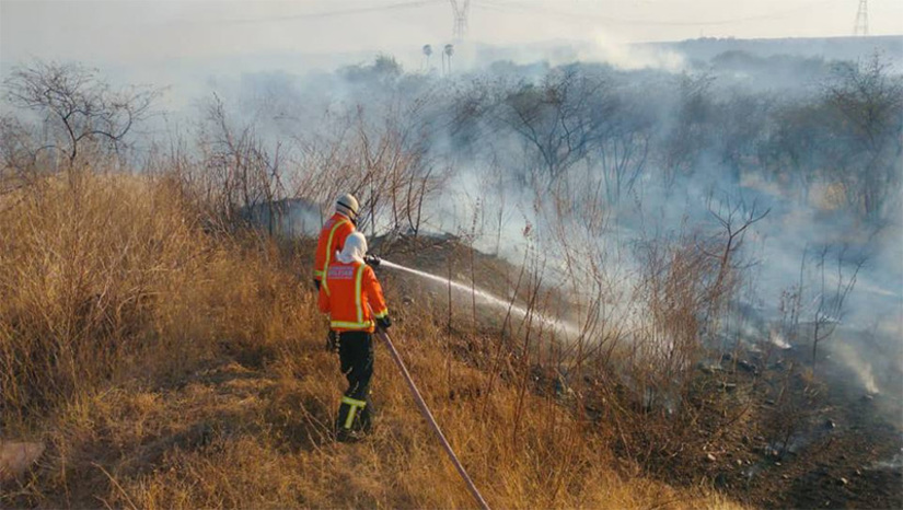 Imagem 1 - Inscrições no concurso do Corpo de Bombeiros do RN são reabertas e seguem até 11 de dezembro. As inscrições foram reabertas nesta terça (6). Elas estavam suspensas, em virtude da necessidade de reajuste do edital, após alterações na lei complementar que atualiza os critérios para ingresso nas corporações militares do estado. Os interessados em concorrer a uma das 102 vagas para o cargo de soldado bombeiro, devem acessar o site da Comperve (banca realizadora do concurso) e preencher o formulário, seguindo as instruções constantes em cada etapa do Processo de Inscrição. Com o novo cronograma, a taxa de inscrição, no valor de R$ 120, deve ser paga até o dia 13 de dezembro, para que a participação seja validada. Imagem 1 - Inscrições no concurso do Corpo de Bombeiros do RN são reabertas e seguem até 11 de dezembro. As inscrições foram reabertas nesta terça (6). Elas estavam suspensas, em virtude da necessidade de reajuste do edital, após alterações na lei complementar que atualiza os critérios para ingresso nas corporações militares do estado. Os interessados em concorrer a uma das 102 vagas para o cargo de soldado bombeiro, devem acessar o site da Comperve (banca realizadora do concurso) e preencher o formulário, seguindo as instruções constantes em cada etapa do Processo de Inscrição. Com o novo cronograma, a taxa de inscrição, no valor de R$ 120, deve ser paga até o dia 13 de dezembro, para que a participação seja validada.