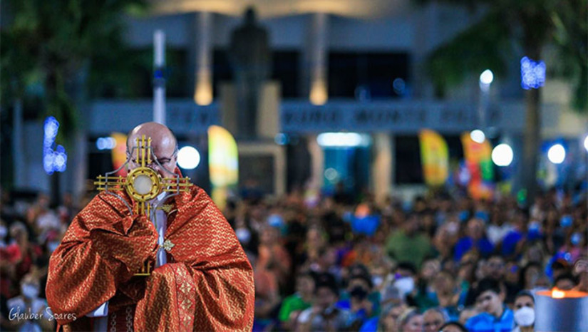 Imagem 1 - Às 16h30 deste sábado tem a II Corrida da Luz Kids, com saída da praça Pastor Manoel Nunes da Paz, em frente ao Museu Histórico Lauro da Escóssia. No Domingo, às 5h30, tem a XV Corrida da Luz para adultos, com saída da Praça Manoel Nunes da Paz, em frente ao Museu Histórico Lauro da Escóssia. A programação segue intensa até a próxima terça-feira (13), Dia de Santa Luzia, sendo encerrada com a grande procissão, às 17h, com saída da Paróquia de Nossa Senhora de Fátima, no conjunto Abolição II. Imagem 1 - Às 16h30 deste sábado tem a II Corrida da Luz Kids, com saída da praça Pastor Manoel Nunes da Paz, em frente ao Museu Histórico Lauro da Escóssia. No Domingo, às 5h30, tem a XV Corrida da Luz para adultos, com saída da Praça Manoel Nunes da Paz, em frente ao Museu Histórico Lauro da Escóssia. A programação segue intensa até a próxima terça-feira (13), Dia de Santa Luzia, sendo encerrada com a grande procissão, às 17h, com saída da Paróquia de Nossa Senhora de Fátima, no conjunto Abolição II.