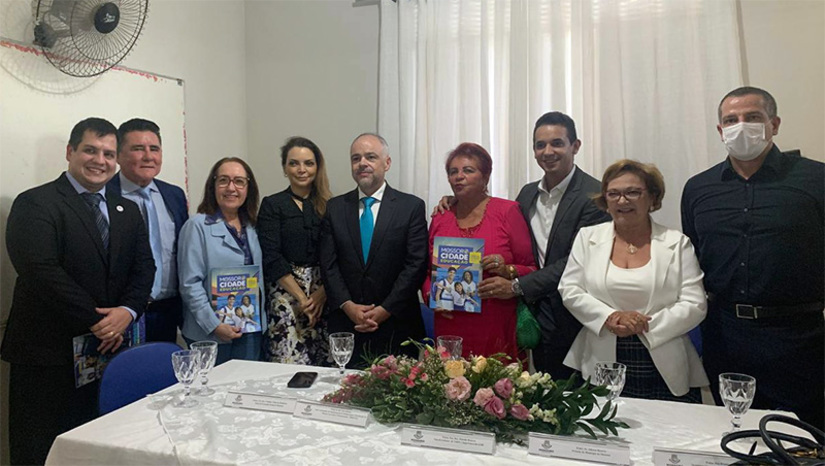 Imagem 1 - Representantes do CNJ visitam e atestam trabalho realizado no Escritório Social de Mossoró. O equipamento, inaugurado em fevereiro de 2021, atende à pessoa que deixa o sistema prisional, assim como seus familiares, com acesso à rede de serviços de apoio em áreas como qualificação profissional, moradia, documentação e saúde. Nesta segunda (12), desembargadores do Conselho Nacional de Justiça estiveram visitando o local, sediado no Abolição I, para conhecer o trabalho que vem sendo realizado para ressocialização de egressos. Na ocasião, o prefeito de Mossoró, Allyson Bezerra, reforçou o compromisso da prefeitura em incentivar cada vez mais esse importante trabalho. Imagem 1 - Representantes do CNJ visitam e atestam trabalho realizado no Escritório Social de Mossoró. O equipamento, inaugurado em fevereiro de 2021, atende à pessoa que deixa o sistema prisional, assim como seus familiares, com acesso à rede de serviços de apoio em áreas como qualificação profissional, moradia, documentação e saúde. Nesta segunda (12), desembargadores do Conselho Nacional de Justiça estiveram visitando o local, sediado no Abolição I, para conhecer o trabalho que vem sendo realizado para ressocialização de egressos. Na ocasião, o prefeito de Mossoró, Allyson Bezerra, reforçou o compromisso da prefeitura em incentivar cada vez mais esse importante trabalho.