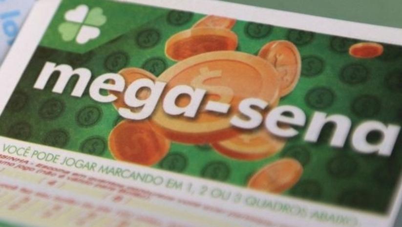 Imagem 1 - Acumulada, Mega-Sena pode pagar R$ 134 milhões nesta quarta-feira. O sorteio do concurso 2.548 acontece às 20h. Os interessados em tentar a sorte têm até às 19h para fazer sua aposta. Caso apenas um apostador leve o prêmio principal e aplique na Poupança da CAIXA, por exemplo, receberá R$ 828,7 mil de rendimento no primeiro mês. O valor da aposta simples na Mega é de R$ 4,50 e pode ser realizada em qualquer lotérica do país ou pelos aplicativos das Caixa e Loterias Caixa. Imagem 1 - Acumulada, Mega-Sena pode pagar R$ 134 milhões nesta quarta-feira. O sorteio do concurso 2.548 acontece às 20h. Os interessados em tentar a sorte têm até às 19h para fazer sua aposta. Caso apenas um apostador leve o prêmio principal e aplique na Poupança da CAIXA, por exemplo, receberá R$ 828,7 mil de rendimento no primeiro mês. O valor da aposta simples na Mega é de R$ 4,50 e pode ser realizada em qualquer lotérica do país ou pelos aplicativos das Caixa e Loterias Caixa.
