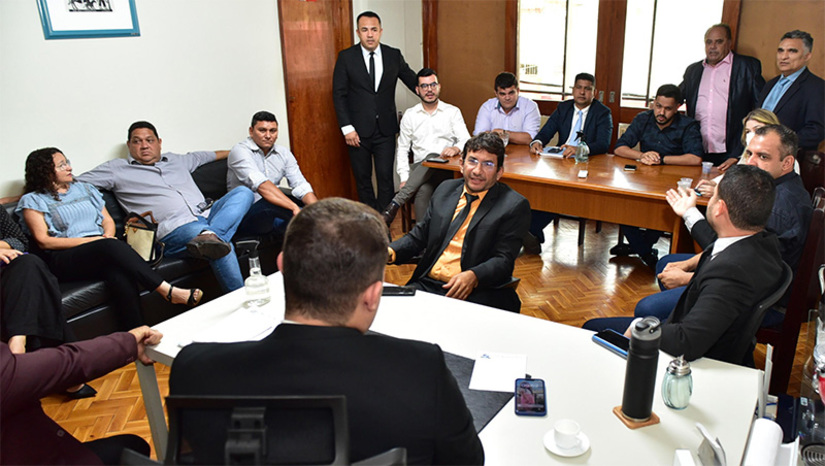 Imagem 1 -  Pedido de empréstimo da Prefeitura de Mossoró será debatido nesta sexta, na Câmara. Discussão está agendada para ser iniciada às 9h, no plenário da Casa. O Projeto de Lei do Executivo nº 43/2022, pede ao Legislativo autorização para contratar operações de crédito, em organizações financeiras nacionais e internacionais, públicas e privadas, que tem por objetivo financiar investimentos em Mossoró. Resultado de consenso entre as bancadas de situação e de oposição, obtido na manhã de hoje (14), a reunião terá rito de audiência pública. 