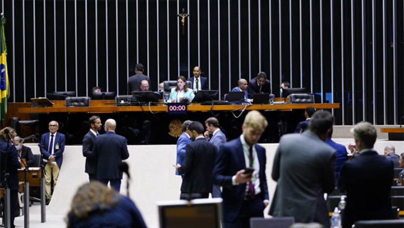 Imagem 1 - Segundo a proposta, a ajuda da União para estados e municípios usará recursos do superávit financeiro dos fundos públicos do Poder Executivo verificados ao fim de cada ano entre os exercícios de 2023 a 2027, exceto os saldos vindos do esforço de arrecadação dos servidores civis e militares da União, como os relacionados à cobrança da dívida ativa Imagem 1 - Segundo a proposta, a ajuda da União para estados e municípios usará recursos do superávit financeiro dos fundos públicos do Poder Executivo verificados ao fim de cada ano entre os exercícios de 2023 a 2027, exceto os saldos vindos do esforço de arrecadação dos servidores civis e militares da União, como os relacionados à cobrança da dívida ativa