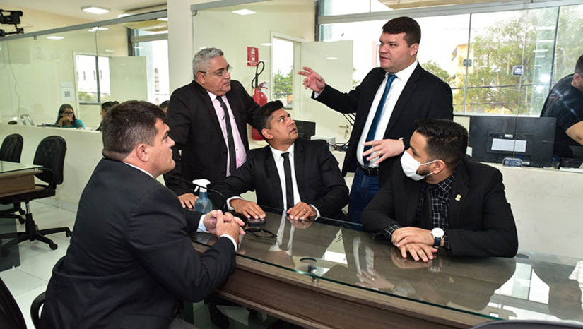 Imagem 1 - Projeto que cria o Sistema Municipal de Segurança Pública de Mossoró é aprovado na Câmara. A votação do Projeto de Lei Ordinária do Executivo 49/2022 aconteceu nesta sexta (23). Social, o Gabinete de Gestão Integrada de Segurança Pública, o Conselho Municipal de Segurança Pública e Defesa Social e o Fundo Municipal de Segurança Pública e Defesa Social. Segundo o projeto, o Plano Municipal dará norte às ações de segurança pública, cujas diretrizes serão estabelecidas pelo Conselho. O Fundo dará amparo financeiro ao trabalho e o Gabinete de Gestão integrará ainda mais as forças de segurança em Mossoró. Imagem 1 - Projeto que cria o Sistema Municipal de Segurança Pública de Mossoró é aprovado na Câmara. A votação do Projeto de Lei Ordinária do Executivo 49/2022 aconteceu nesta sexta (23). Social, o Gabinete de Gestão Integrada de Segurança Pública, o Conselho Municipal de Segurança Pública e Defesa Social e o Fundo Municipal de Segurança Pública e Defesa Social. Segundo o projeto, o Plano Municipal dará norte às ações de segurança pública, cujas diretrizes serão estabelecidas pelo Conselho. O Fundo dará amparo financeiro ao trabalho e o Gabinete de Gestão integrará ainda mais as forças de segurança em Mossoró.