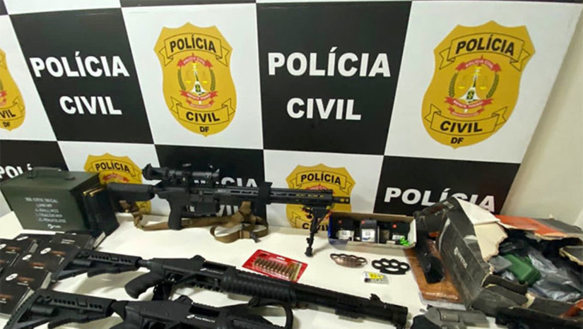 Imagem 1 -  George Washington de Oliveira Sousa, de 54 anos, é do ramo de confecções em Santarém, no Pará. Comprou o arsenal de armas usando os decretos de Bolsonaro que flexibilizam a compra de armas e munições para CACs. Ele confessou espontaneamente que seu objetivo era explodir o caminhão no aeroporto da capital federal por não aceitar o resultado das eleições presidenciais. Ele está preso na Polícia civil de Brasília. "Irei propor que o Procurador Geral da República e o Conselho Nacional do Ministério Público constituam grupos especiais para combate ao terrorismo e ao armamentismo irresponsável", escreveu Flávio Dino, futuro ministro da Justiça