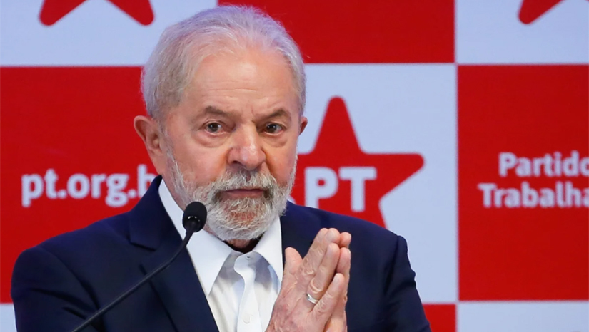 Imagem 1 - Lula volta a Brasília para concluir montagem ministerial; anuncio deve ser feito até terça-feira, 27. Lula chega à capital federal nas primeiras horas da tarde e passa o resto do dia em reuniões no hotel em que fica hospedado. Até agora, Lula já anunciou os nomes de 21 de seus ministros. Ainda faltam 16 para completar a equipe. No Rio Grande do Norte, a expectativa é o anuncio oficial do Senado Jean Paul Prates para a presidência da Petrobras. Dea acordo com o presidente eleito, até a próxima terça-feira (27) deve anunciar o restante dos ministros. Imagem 1 - Lula volta a Brasília para concluir montagem ministerial; anuncio deve ser feito até terça-feira, 27. Lula chega à capital federal nas primeiras horas da tarde e passa o resto do dia em reuniões no hotel em que fica hospedado. Até agora, Lula já anunciou os nomes de 21 de seus ministros. Ainda faltam 16 para completar a equipe. No Rio Grande do Norte, a expectativa é o anuncio oficial do Senado Jean Paul Prates para a presidência da Petrobras. Dea acordo com o presidente eleito, até a próxima terça-feira (27) deve anunciar o restante dos ministros.