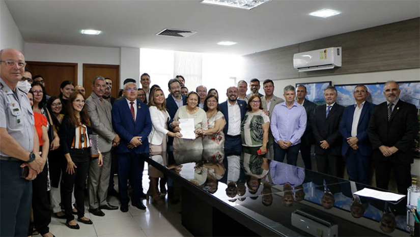 Imagem 1 -  Fátima autoriza início das obras do Complexo de Perícia Criminal do RN. A nova sede do Itep compreenderá a sede administrativa e as sedes dos Institutos de Criminalística – IC e de Medicina Legal – IML, toda esta estrutura é vinculada à Secretaria de Segurança Pública e da Defesa Social. O complexo será erguido em área própria do Estado, localizada no entroncamento da Rua dos Campos com a Rua das Peixadas, no Bairro de Felipe Camarão, na zona oeste de Natal. A empresa que executará a obra é a Engevac Engenharia Ltda. O valor licitado é de R$ 19.643.899,37. O prazo para conclusão das obras é de um ano.