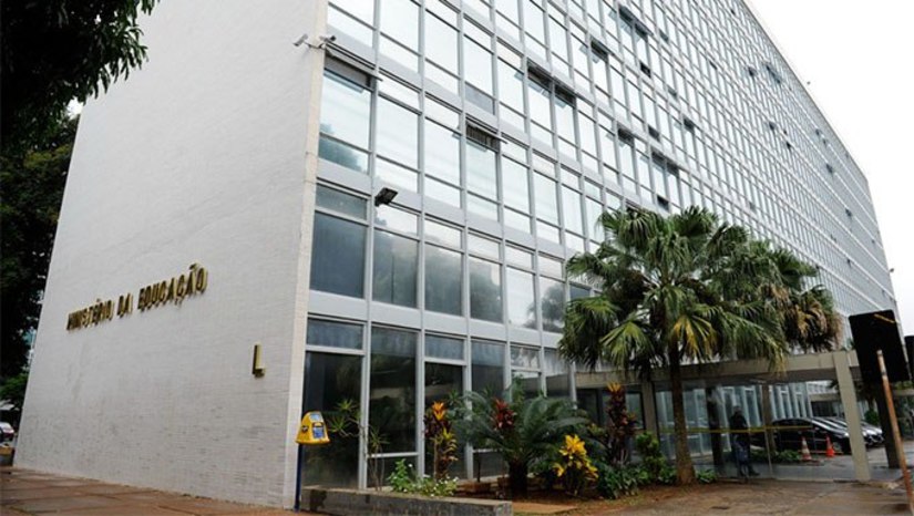 Imagem 1 - Fachada do Ministério da Educação (MEC), na Esplanada dos Ministérios, Brasília, DF. Imagem 1 - Fachada do Ministério da Educação (MEC), na Esplanada dos Ministérios, Brasília, DF.