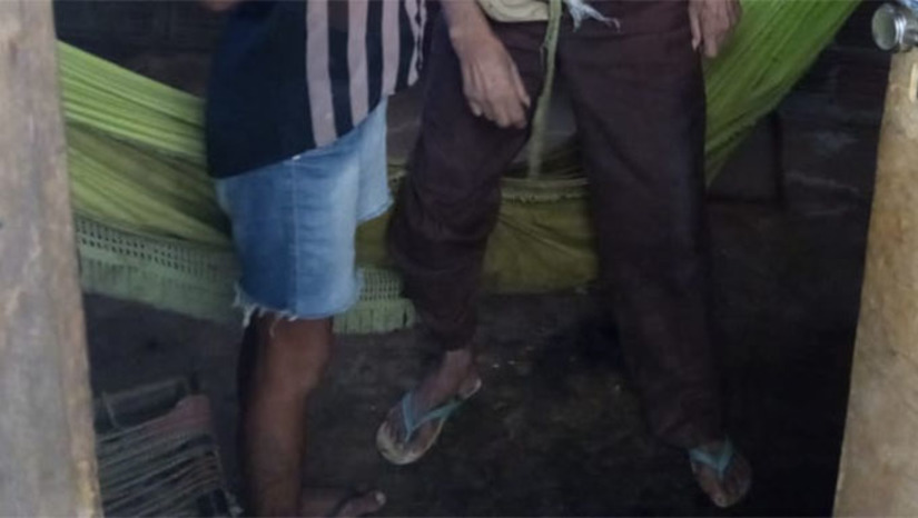 Imagem 1 - O senhor de 85 anos estava num quarto sem energia e que havia excremento no chão, sem tomar banho há vários dias no bairro Parati 2000, em Assú. A Filha dele, Antônio Auxiliadora, de 43 anos, foi autuada por maus-tratos. O idoso foi conduzido para o CRAS da Prefeitura de Assu Imagem 1 - O senhor de 85 anos estava num quarto sem energia e que havia excremento no chão, sem tomar banho há vários dias no bairro Parati 2000, em Assú. A Filha dele, Antônio Auxiliadora, de 43 anos, foi autuada por maus-tratos. O idoso foi conduzido para o CRAS da Prefeitura de Assu