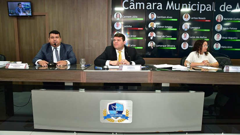 Imagem 1 - Mesa Diretora da Câmara de Mossoró para o próximo biênio será empossada na segunda, 2. O ato renovará o mandato do vereador Lawrence Amorim (Solidariedade) na Presidência do Legislativo, conforme reeleição antecipada, em 6 de julho de 2021, em chapa única, com 21 votos favoráveis. A posse, no plenário da Casa, será aberta ao público e transmitida ao vivo pela TV Câmara Mossoró (canal 23.2 TCM, canal 2 Telecab e canal TV Câmara Mossoró no Youtube), a partir das 9h. Imagem 1 - Mesa Diretora da Câmara de Mossoró para o próximo biênio será empossada na segunda, 2. O ato renovará o mandato do vereador Lawrence Amorim (Solidariedade) na Presidência do Legislativo, conforme reeleição antecipada, em 6 de julho de 2021, em chapa única, com 21 votos favoráveis. A posse, no plenário da Casa, será aberta ao público e transmitida ao vivo pela TV Câmara Mossoró (canal 23.2 TCM, canal 2 Telecab e canal TV Câmara Mossoró no Youtube), a partir das 9h.