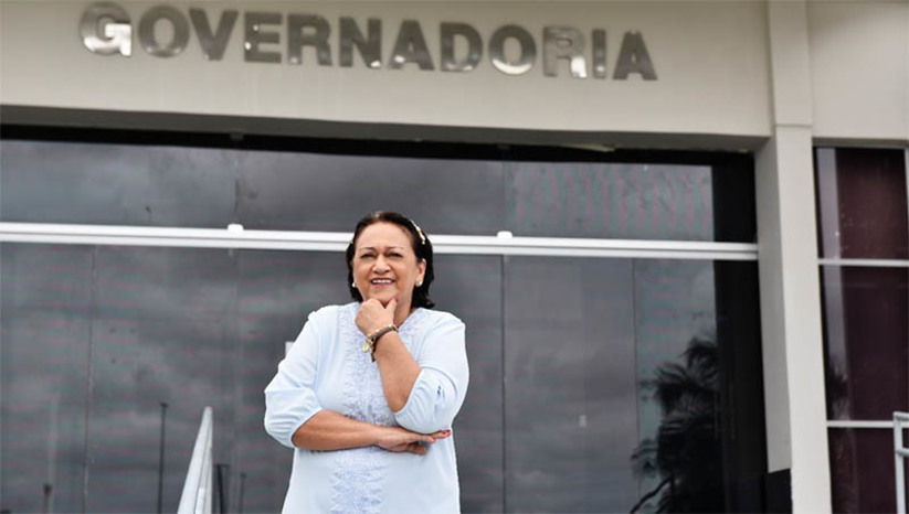 Imagem 1 - Posse de Fátima Bezerra acontece neste domingo (1º) na Assembleia Legislativa do RN. Fátima toma posse para o seu segundo mandato à frente do Estado. A professora foi reeleita com 58,31% dos votos válidos (1.066.314 votos). A programação começa a partir das 8h, no Salão Nobre Deputado Iberê Ferreira de Souza, aberto para chegada de autoridades e convidados. Às 8h30 o presidente da Casa Legislativa, Ezequiel Ferreira, chegará para receber a governadora reeleita e seu vice, Walter Alves, às 8h45, que serão recepcionados pela Banda da Polícia Militar e presença da Guarda de Honra dos Dragões da Independência. Em seguida, às 9h, ocorrerá a composição da mesa, declaração de posse nos Cargos, leitura do compromisso e pronunciamento da governadora. Após Sessão Solene de Posse, Fátima Bezerra viajará até Brasília (DF) para participar da posse do presidente Luís Inácio Lula da Silva. Imagem 1 - Posse de Fátima Bezerra acontece neste domingo (1º) na Assembleia Legislativa do RN. Fátima toma posse para o seu segundo mandato à frente do Estado. A professora foi reeleita com 58,31% dos votos válidos (1.066.314 votos). A programação começa a partir das 8h, no Salão Nobre Deputado Iberê Ferreira de Souza, aberto para chegada de autoridades e convidados. Às 8h30 o presidente da Casa Legislativa, Ezequiel Ferreira, chegará para receber a governadora reeleita e seu vice, Walter Alves, às 8h45, que serão recepcionados pela Banda da Polícia Militar e presença da Guarda de Honra dos Dragões da Independência. Em seguida, às 9h, ocorrerá a composição da mesa, declaração de posse nos Cargos, leitura do compromisso e pronunciamento da governadora. Após Sessão Solene de Posse, Fátima Bezerra viajará até Brasília (DF) para participar da posse do presidente Luís Inácio Lula da Silva.