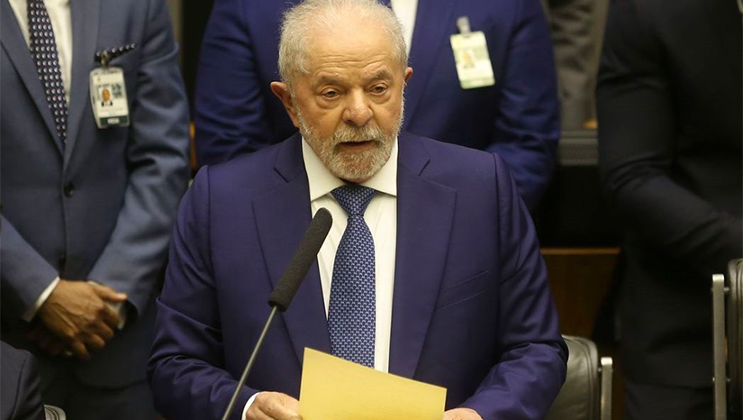 Imagem 1 - Lula cumpre promessas de campanha no seu primeiro dia como presidente do Brasil. Imagem 1 - Lula cumpre promessas de campanha no seu primeiro dia como presidente do Brasil.