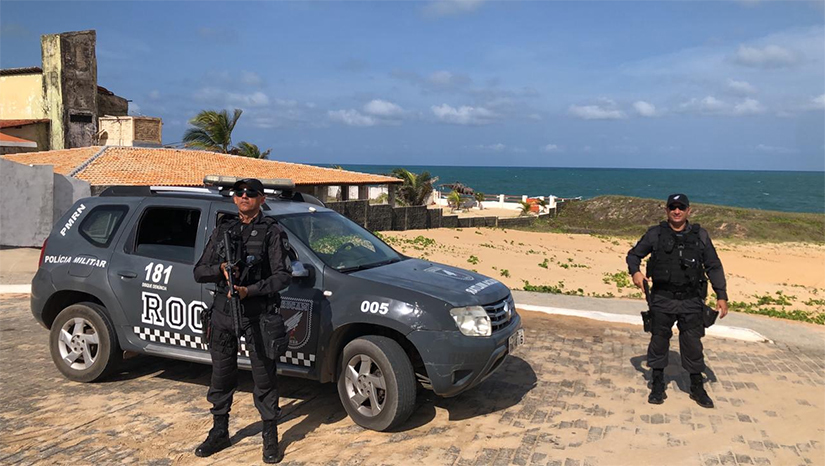Imagem 1 - Em conjunto com instituições parceiras como o DETRAN, IDEMA e SETUR, a Secretaria de Estado da Segurança Pública e da Defesa Social (SESED), a Operação Verão 2023 passa a realizar ações educativas, ostensivas e fiscalizatórias em áreas turísticas e de grande circulação de pessoas nesta época de 5 de janeiro com duração até o término do Carnaval. Imagem 1 - Em conjunto com instituições parceiras como o DETRAN, IDEMA e SETUR, a Secretaria de Estado da Segurança Pública e da Defesa Social (SESED), a Operação Verão 2023 passa a realizar ações educativas, ostensivas e fiscalizatórias em áreas turísticas e de grande circulação de pessoas nesta época de 5 de janeiro com duração até o término do Carnaval.