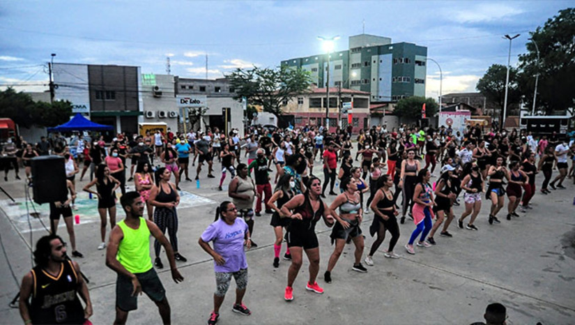 Imagem 1 -  Após o recesso de fim de ano, o projeto “Viva Rio Branco” está de volta com suas atividades normais neste domingo (8). Das 16h às 19 horas, ruas em torno da Avenida Rio Branco, no chamado Corredor Cultural, no centro de Mossoró, estarão interditadas para o tráfego de veículos automotores, possibilitando à população realizar atividades físicas com segurança.