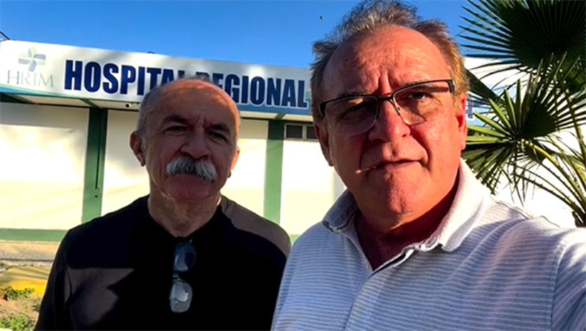 Imagem 1 - Geraldo Ferreira, do Sindicato dos Médicos do Rio Grande do Norte, e Ronaldo Fixina, da Clinica da Enestesiologia de Mossoró, que estão com seus associados em greve reclamando pagamentos atrasados por parte do Governo do Estado, denunciam a falta de condição de trabalho, de material (fios de aço, placas e parafusos) adequado para cirurgias no Hospital Regional Tarcísio Maia, em Mossoró. O caso é muito grave, pois coloca em risco a vida dos pacientes, e requer da autoridades atitudes urgentes! Imagem 1 - Geraldo Ferreira, do Sindicato dos Médicos do Rio Grande do Norte, e Ronaldo Fixina, da Clinica da Enestesiologia de Mossoró, que estão com seus associados em greve reclamando pagamentos atrasados por parte do Governo do Estado, denunciam a falta de condição de trabalho, de material (fios de aço, placas e parafusos) adequado para cirurgias no Hospital Regional Tarcísio Maia, em Mossoró. O caso é muito grave, pois coloca em risco a vida dos pacientes, e requer da autoridades atitudes urgentes!