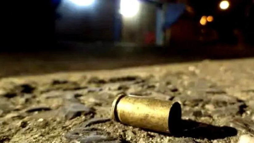 Imagem 1 - Polícia Militar registra tentativas de homicídio em Mossoró e Areia Branca no domingo, 22. O primeiro caso, na cidade da Costa Branca do RM, aconteceu durante a manhã. De acordo com informações da PM, a vítima, Jeckson Felipe dos Santos, caminhava em via pública, no Centro, quando foi surpreendido pelos tiros. Ele foi socorrido para o hospital da cidade e, em seguida, transferido para o HRTM; já em Mossoró, na noite de ontem, Kaio Cesar Siqueira, de 24 anos, foi atingido por disparos de arma de fogo na Favela do Fio, enquanto conversava com amigos. A PM não sabe informar se ele seria o alvo dos atiradores. Kaio também foi socorrido para o Tarcísio Maia. Imagem 1 - Polícia Militar registra tentativas de homicídio em Mossoró e Areia Branca no domingo, 22. O primeiro caso, na cidade da Costa Branca do RM, aconteceu durante a manhã. De acordo com informações da PM, a vítima, Jeckson Felipe dos Santos, caminhava em via pública, no Centro, quando foi surpreendido pelos tiros. Ele foi socorrido para o hospital da cidade e, em seguida, transferido para o HRTM; já em Mossoró, na noite de ontem, Kaio Cesar Siqueira, de 24 anos, foi atingido por disparos de arma de fogo na Favela do Fio, enquanto conversava com amigos. A PM não sabe informar se ele seria o alvo dos atiradores. Kaio também foi socorrido para o Tarcísio Maia.