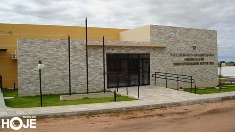 Imagem 1 -  TJRN: Comarca de Apodi abre seleção para estágio de pós-graduação em Direito. As inscrições foram abertas nesta segunda (23) e seguem até às 12h da sexta-feira (27), devendo ser realizadas a partir do e-mail direcaoforoapodi@tjrn.jus.br. Estão sendo ofertadas quatro vagas de estágio remunerado e formação de cadastro de reserva até a 15ª colocação. A prova será realizada de forma presencial, em 9 de fevereiro, às 9h, no Fórum Estadual da Comarca de Apodi.
