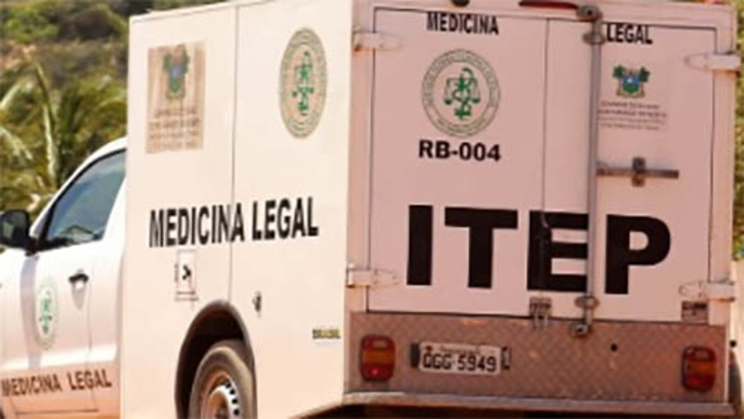 Imagem 1 - “Vaqueirinho” é assassinado a tiros enquanto andava de moto nas Pedrinhas, em Areia Branca. O crime aconteceu na tarde desta segunda-feira (23). A vítima foi identificada como Carlos Emanoel de Souza Avelino, conhecido como “Vaqueirinho”. De acordo com informações do delegado titular de Areia Branca, Raphael Laboissiere, populares informaram que o homem estava andando de moto na localidade quando foi alvejado. Sabe-se que a vítima era investigada por crimes cometidos na região, mas a motivação do homicídio ainda é desconhecida, e será investigada pela equipe da delegacia local. Imagem 1 - “Vaqueirinho” é assassinado a tiros enquanto andava de moto nas Pedrinhas, em Areia Branca. O crime aconteceu na tarde desta segunda-feira (23). A vítima foi identificada como Carlos Emanoel de Souza Avelino, conhecido como “Vaqueirinho”. De acordo com informações do delegado titular de Areia Branca, Raphael Laboissiere, populares informaram que o homem estava andando de moto na localidade quando foi alvejado. Sabe-se que a vítima era investigada por crimes cometidos na região, mas a motivação do homicídio ainda é desconhecida, e será investigada pela equipe da delegacia local.