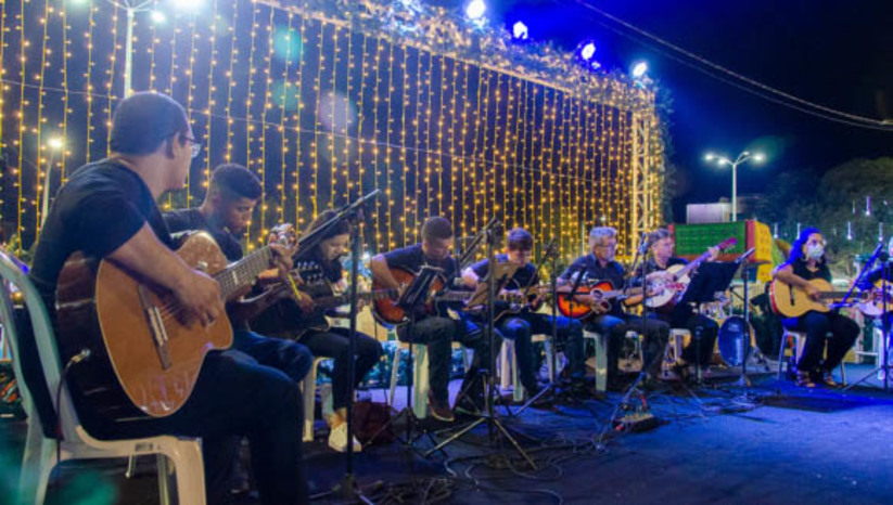 Imagem 1 - Núcleo de Arte e Cultura da UFERSA abre inscrições para oficinas de Teatro, Dança e Música. São 266 vagas gratuitas para a comunidade acadêmica e geral, disponíveis em todos os campi da universidade. Os interessados podem se inscrever até o dia 30 de janeiro. As inscrições também são gratuitas e podem ser realizadas através de formulário, disponível no site da UFERSA. As vagas dos cursos serão preenchidas de acordo com a ordem de inscrição. As aulas do projeto iniciarão no dia 6 de fevereiro, tendo duração até o final do semestre letivo 2022.2. Imagem 1 - Núcleo de Arte e Cultura da UFERSA abre inscrições para oficinas de Teatro, Dança e Música. São 266 vagas gratuitas para a comunidade acadêmica e geral, disponíveis em todos os campi da universidade. Os interessados podem se inscrever até o dia 30 de janeiro. As inscrições também são gratuitas e podem ser realizadas através de formulário, disponível no site da UFERSA. As vagas dos cursos serão preenchidas de acordo com a ordem de inscrição. As aulas do projeto iniciarão no dia 6 de fevereiro, tendo duração até o final do semestre letivo 2022.2.