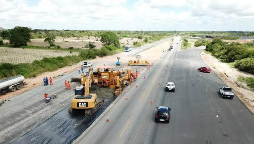 Imagem 1 -  RN tem 7 obras na lista de ações prioritárias a serem executadas pela união nos 100 primeiros dias de gestão. Entre elas está a duplicação da Reta Tabajara.  A previsão é de entregar cinco projetos em território potiguar até abril e lançar duas licitações para contratações de obras de manutenção ainda em fevereiro. Na próxima quarta-feira (25) a governadora Fátima Bezerra terá audiência com o ministro dos transportes, Renan Filho. Na pauta, outras obras importantes como o ProTransporte Zona Norte, a duplicação da BR-304 e a federalização do trecho da BR-226 entre São Vicente e Florânia.