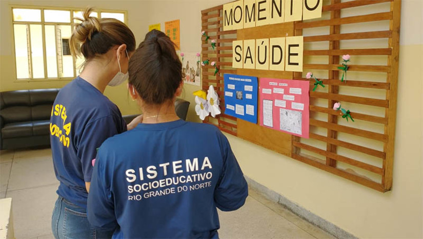 Imagem 1 -  Fundase credencia profissionais para realizar oficinas de arte nas unidades do RN. Os profissionais vão integrar o projeto Arte e Cidadania, que contempla as áreas de artes cênicas: teatro; música (violão e percussão; artes visuais (pintura em tela e escultura em argila) dança: hip hop; arte urbana: grafite; artesanato: papéis reciclados; diversidade cultural: capoeira – música afro-brasileira. As oficinas serão ministradas nas 10 unidades da instituição, em Natal, Parnamirim, Caicó e Mossoró. O valor da hora-aula a ser paga é de R$ 60. As inscrições ficam abertas até 31 de janeiro.