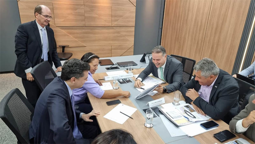 Imagem 1 -  RN será contemplado com R$ 243 milhões para recuperação de rodovias federais. A garantia foi dada pelo ministro dos Transportes, Renan Filho, em audiência com a governadora Fátima Bezerra, em Brasília. O valor é cinco vezes maior que o destinado o ano passado, que não chegou a R$ 50 milhões. O ministro Renan Filho já havia anunciado esta semana que a duplicação da Reta Tabajara está na lista de ações prioritárias a serem executadas pelo Governo Federal nos 100 primeiros dias de gestão. Na audiência desta quarta, o gestor reafirmou que a obra não sofrerá descontinuidade e a previsão de entrega da estrada e as obras complementares até dezembro de 2024.