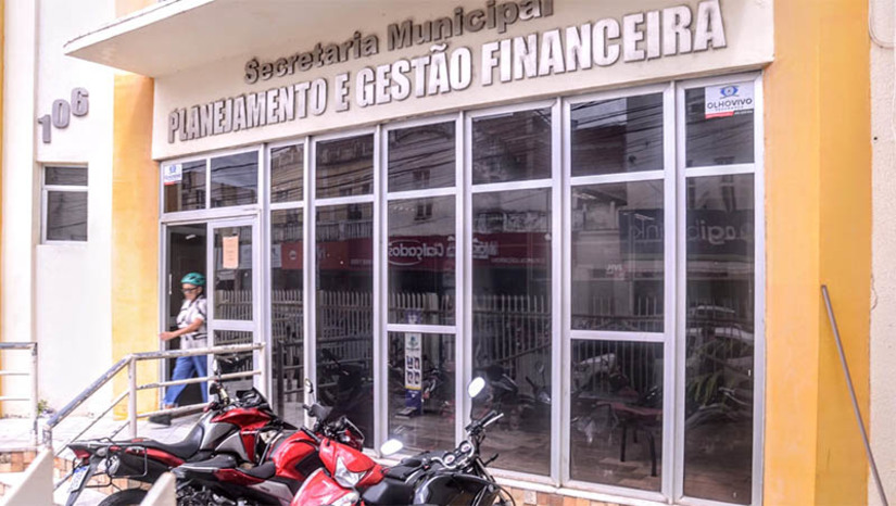 Imagem 1 -  Aposentados e pensionistas do município devem realizar prova de vida entre 1º e 15 de fevereiro. A medida é destinada aos aposentados e pensionistas vinculados ao Regime Geral de Previdência Social, capitaneado pelo Instituto Nacional do Seguro Social (INSS), cujos benefícios são complementados pelo Município de Mossoró. Para realizar a prova de vida, os beneficiários deverão comparecer à sede da Secretaria Municipal de Administração (Semad), entre os dias 1º a 15 de fevereiro de 2023, pessoalmente ou por meio de representante legalmente constituído. A Semad está localizada na Rua Idalino de Oliveira, nº 106, no centro da cidade.