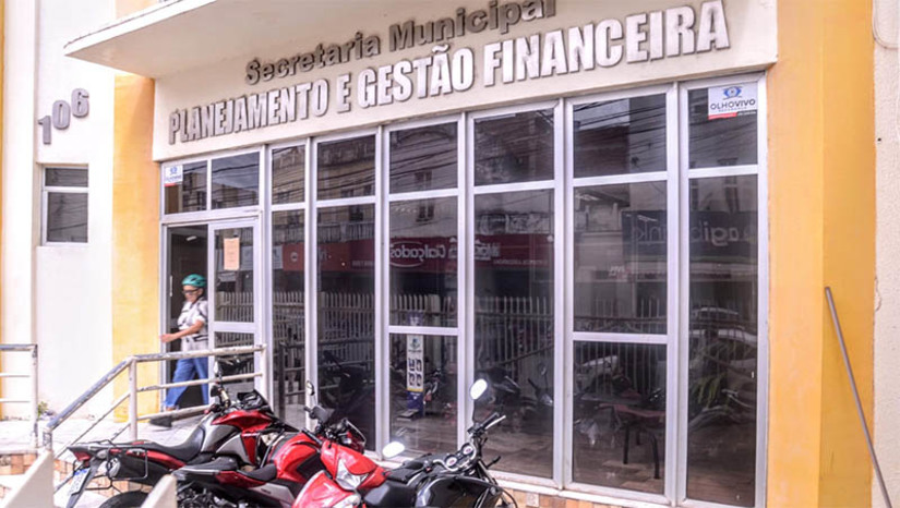 Imagem 1 - Prova de vida de aposentados da Prefeitura de Mossoró deve ser realizada a partir de hoje, 1º. A convocação foi publicada no Diário Oficial de Mossoró (DOM) na semana passada. A medida ocorrerá até o próximo dia 15 deste mês. A Prova de Vida é necessária para comprovação de que o beneficiário ainda está vivo e pode continuar recebendo seu benefício previdenciário. Este é um procedimento importante para evitar fraudes e pagamentos indevidos e por isso deve ocorrer periodicamente; veja como proceder e os documentos necessários para a prova de vida. Imagem 1 - Prova de vida de aposentados da Prefeitura de Mossoró deve ser realizada a partir de hoje, 1º. A convocação foi publicada no Diário Oficial de Mossoró (DOM) na semana passada. A medida ocorrerá até o próximo dia 15 deste mês. A Prova de Vida é necessária para comprovação de que o beneficiário ainda está vivo e pode continuar recebendo seu benefício previdenciário. Este é um procedimento importante para evitar fraudes e pagamentos indevidos e por isso deve ocorrer periodicamente; veja como proceder e os documentos necessários para a prova de vida.
