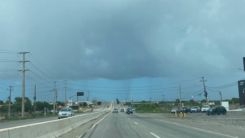 Imagem 1 - Janeiro terminou chuvas 2,3% abaixo do normal no RN; média esperada era de 57 mm. “As chuvas neste mês ocorreram de forma mais isoladas no estado como um todo, com concentração maior na região do Alto Oeste. Climatologicamente, no mês de janeiro não tem a atuação de um sistema meteorológico mais encorpado que possa trazer chuvas em todos os municípios”, comentou o chefe da unidade instrumental de Meteorologia, Gilmar Bristot. Para o próximo trimestre, fevereiro, março e abril de 2023 a previsão é de chuvas com volumes de normal a acima do normal. Imagem 1 - Janeiro terminou chuvas 2,3% abaixo do normal no RN; média esperada era de 57 mm. “As chuvas neste mês ocorreram de forma mais isoladas no estado como um todo, com concentração maior na região do Alto Oeste. Climatologicamente, no mês de janeiro não tem a atuação de um sistema meteorológico mais encorpado que possa trazer chuvas em todos os municípios”, comentou o chefe da unidade instrumental de Meteorologia, Gilmar Bristot. Para o próximo trimestre, fevereiro, março e abril de 2023 a previsão é de chuvas com volumes de normal a acima do normal.
