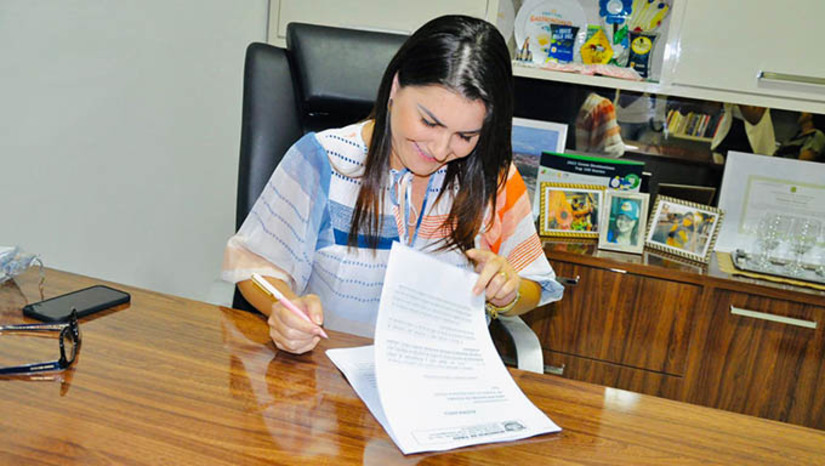 Imagem 1 -  Inicialmente serão construídas cinquenta casas e depois serão erguidas outras de acordo com a demanda que for surgindo. A Prefeita Lidiane Marques enviou o projeto de lei à Câmara Municipal neste dia 1 de fevereiro de 2022 e acredita que será um dos marcos de sua gestão no município de Tibau, que tem cerca de 5 mil habitantes e fica distante 40 km de Mossoró
