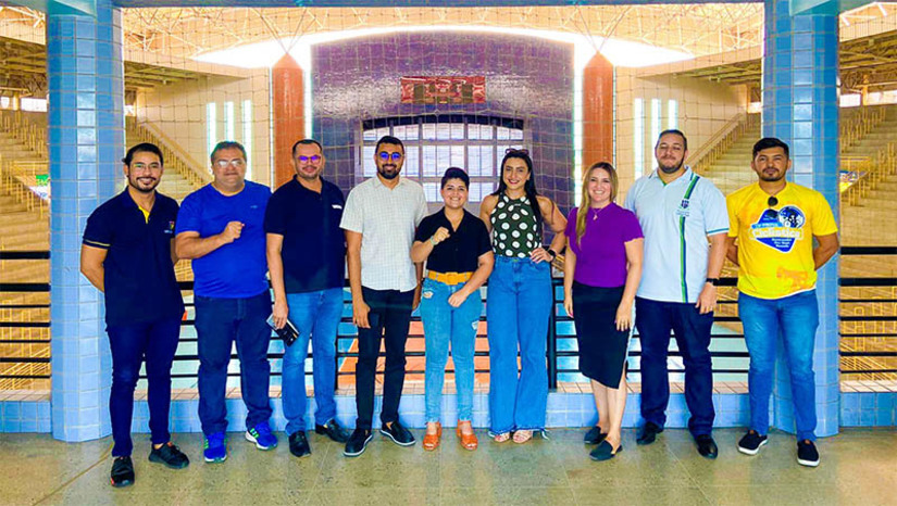 Imagem 1 -  Renovação da parceria garante a participação de universidades no projeto “Viva Rio Branco”. A reunião que selou a renovação do vínculo aconteceu na sede da Secretaria Municipal de Esporte e Juventude (Semej), entre a titular da pasta, Larissa Maciel, e representantes das instituições parceiras, no caso a Universidade do Estado do Rio Grande do Norte (UERN), Uninassau, Facene, UnP e Católica do RN. No encontro foram tratados assuntos relacionados às atividades do calendário anual de esportes do município, no tocante as ações dos parceiros, em especial o projeto, que acontece aos domingos, no Corredor Cultural.
