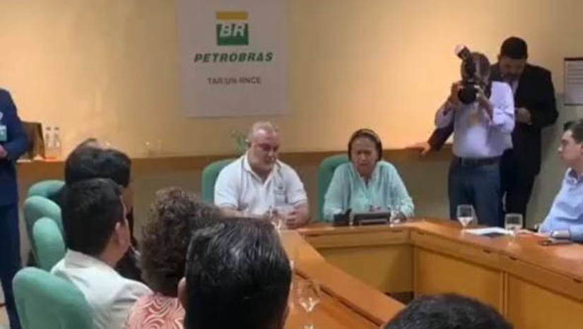 Imagem 1 -  “A Petrobras fica no Rio Grande do Norte!”, comemora a governadora Fátima Bezerra . A confirmação de que a empresa estatal não vai mais deixar o estado foi dada pelo presidente, Jean Paul Prates, durante reunião realizada na sede da Petrobras, em Natal, nesta sexta-feira (3). Ainda segundo Fátima, o novo presidente também anunciou a criação de uma nova diretoria voltada para energias renováveis, sediada no RN, e deixou claro que estão suspensas as transferências sem diálogo de servidores.