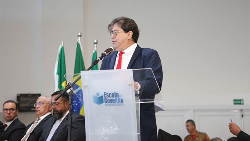 Imagem 1 - Governo do RN pagou R$ 46,4 milhões em dívidas da saúde e educação nos dez primeiros dias de fevereiro. O levantamento foi divulgado neste sábado e detalha pagamentos realizados pela Secretaria de Planejamento e Finanças. No total, juntando todos os pagamentos realizados pela secretaria, o Estado o montante de R$ 118,5 milhões em custeio. O secretário de Planejamento Aldemir Freire disse que a redução de receitas, imposta pela decisão da gestão anterior do Governo Federal de redução do ICMS dos combustíveis, comunicações e energia elétrica, afetou fortemente as finanças estaduais. A redução da arrecadação é de, em média, R$ 80 milhões/mês. "Mas estamos fazendo todos os esforços para evitar atrasos e dificuldades na prestação dos serviços públicos junto a fornecedores e contratados pelo Estado." Imagem 1 - Governo do RN pagou R$ 46,4 milhões em dívidas da saúde e educação nos dez primeiros dias de fevereiro. O levantamento foi divulgado neste sábado e detalha pagamentos realizados pela Secretaria de Planejamento e Finanças. No total, juntando todos os pagamentos realizados pela secretaria, o Estado o montante de R$ 118,5 milhões em custeio. O secretário de Planejamento Aldemir Freire disse que a redução de receitas, imposta pela decisão da gestão anterior do Governo Federal de redução do ICMS dos combustíveis, comunicações e energia elétrica, afetou fortemente as finanças estaduais. A redução da arrecadação é de, em média, R$ 80 milhões/mês. "Mas estamos fazendo todos os esforços para evitar atrasos e dificuldades na prestação dos serviços públicos junto a fornecedores e contratados pelo Estado."