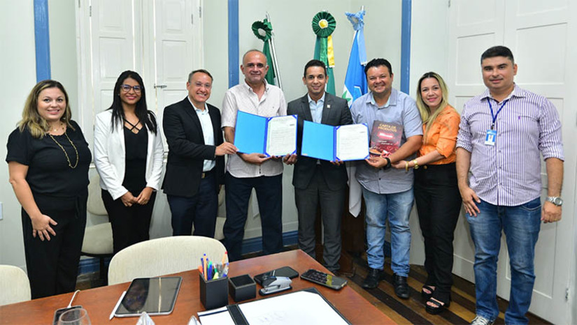 Imagem 1 - Prefeito formaliza doação de terrenos para ampliação de duas indústrias em Mossoró. Imagem 1 - Prefeito formaliza doação de terrenos para ampliação de duas indústrias em Mossoró.