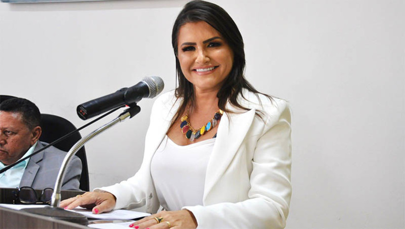 Imagem 1 -  Lidiane Marques faz leitura anual na câmara com destaques de ações da gestão para Tibau . Ao iniciar a mensagem, nesta quarta-feira (15), a Prefeita destacou sua gratidão à casa legislativa pelo trabalho de parceria em prol da cidade de Tibau: “É fato sabido por todos que os projetos de lei encaminhados pelo Poder Executivo a essa conceituada casa sempre são analisados com eficiência e celeridade, o que demonstra o espírito público de cada um de vocês vereadores, voltados sempre para atender as demandas de nosso Povo”.