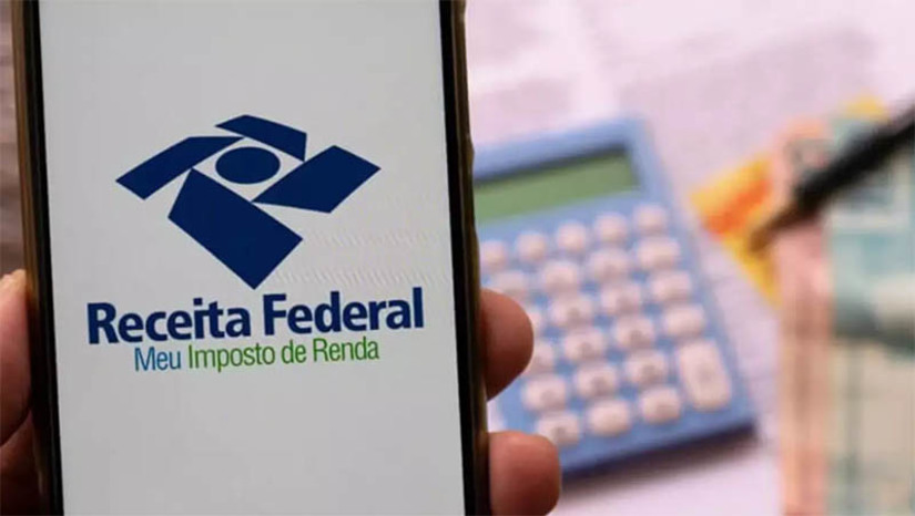 Imagem 1 - Receita Federal abre consulta ao lote residual de restituição do IRPF do mês de fevereiro de 2023. O crédito bancário para 179.065 contribuintes será realizado no dia 28 de fevereiro, no valor total de R$250.000.000,00. Desse total, R$150.578.569,86 referem-se ao quantitativo de contribuintes que têm prioridade legal, sendo 4.256 contribuintes idosos acima de 80 anos, 30.651 contribuintes entre 60 e 79 anos, 2.977 contribuintes com alguma deficiência física ou mental ou moléstia grave e 10.146 contribuintes cuja maior fonte de renda seja o magistério. Foram contemplados ainda 131.035 contribuintes não prioritários. Para saber se a restituição está disponível, o contribuinte deve acessar a página da Receita na internet e clicar em "Meu Imposto de Renda" . Imagem 1 - Receita Federal abre consulta ao lote residual de restituição do IRPF do mês de fevereiro de 2023. O crédito bancário para 179.065 contribuintes será realizado no dia 28 de fevereiro, no valor total de R$250.000.000,00. Desse total, R$150.578.569,86 referem-se ao quantitativo de contribuintes que têm prioridade legal, sendo 4.256 contribuintes idosos acima de 80 anos, 30.651 contribuintes entre 60 e 79 anos, 2.977 contribuintes com alguma deficiência física ou mental ou moléstia grave e 10.146 contribuintes cuja maior fonte de renda seja o magistério. Foram contemplados ainda 131.035 contribuintes não prioritários. Para saber se a restituição está disponível, o contribuinte deve acessar a página da Receita na internet e clicar em "Meu Imposto de Renda" .