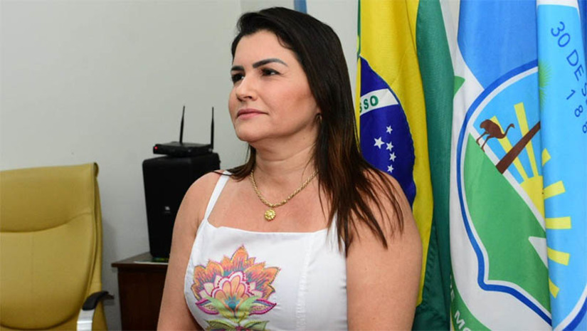 Imagem 1 - Prefeitura de Tibau antecipa em 11 dias o pagamento da folha de fevereiro. O pagamento foi autorizado pela prefeita Lidiane Marques para esta sexta-feira (17), assim como o décimo terceiro dos servidores efetivos que fazem aniversário no mês de fevereiro. O pagamento já se encontra efetuado nas contas antes do início da festa carnavalesca. "Apesar das dificuldades financeiras, fizemos um planejamento para que os nossos servidores recebam o salário antes do Carnaval, pois, consiste no compromisso de respeito e valorização dos servidores públicos municipais que poderão pagar as suas contas antecipadamente e também ainda pular o carnaval tranquilo", disse a gestora. Imagem 1 - Prefeitura de Tibau antecipa em 11 dias o pagamento da folha de fevereiro. O pagamento foi autorizado pela prefeita Lidiane Marques para esta sexta-feira (17), assim como o décimo terceiro dos servidores efetivos que fazem aniversário no mês de fevereiro. O pagamento já se encontra efetuado nas contas antes do início da festa carnavalesca. "Apesar das dificuldades financeiras, fizemos um planejamento para que os nossos servidores recebam o salário antes do Carnaval, pois, consiste no compromisso de respeito e valorização dos servidores públicos municipais que poderão pagar as suas contas antecipadamente e também ainda pular o carnaval tranquilo", disse a gestora.
