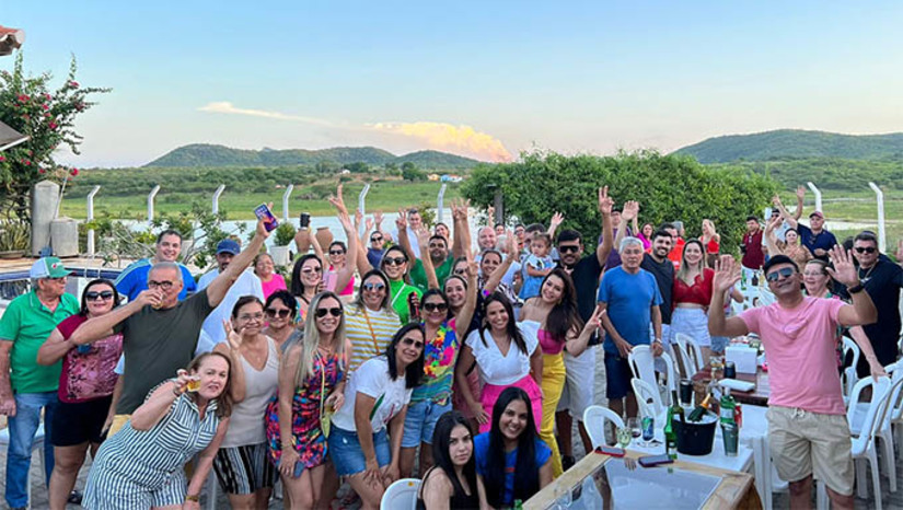Imagem 1 -  Foi o que se conversou amistosamente, se projetou durante a reencontro dos "amigos de Alexandria", durante a tarde noite deste sábado, dia 18, no Haras Pulgas, com a presença das principais lideranças políticas e empresários da região do Alto Oeste Potiguar. Confira fotos e nomes acessando.