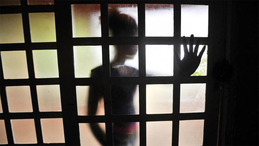 Imagem 1 -  67% das vítimas de estupro no Brasil entre 2015 e 2019 foram meninas com idade entre 10 e 14 anos. O dado é do estudo “Sem deixar ninguém para trás - gravidez, maternidade e violência sexual na adolescência”, do Centro de Integração de Dados e Conhecimentos para Saúde (Cidacs), vinculado à Fundação Oswaldo Cruz Bahia (Fiocruz). Também assinam a pesquisa o Instituto de Saúde Coletiva da Universidade Federal da Bahia (ISC/UFBA) e o Fundo de População das Nações Unidas (UNFPA). Além do perfil das vítimas, outro dado que se consolida mais uma vez, como em outros estudos, é o que diz respeito à relação entre as vítimas e os agressores. De acordo com a pesquisa, 62,41% dos autores do crime eram conhecidos das vítimas, contra apenas 17,22% de desconhecidos.