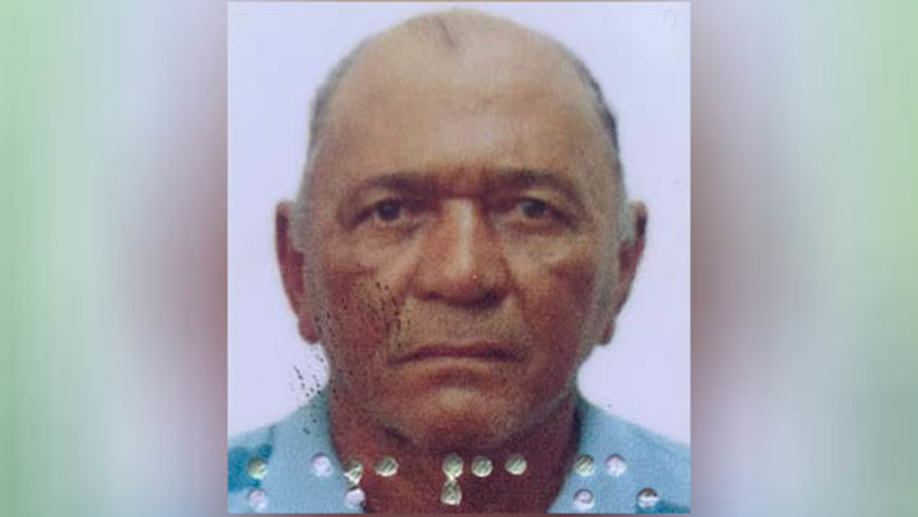 Imagem 1 -  Vendedor de queijo é assassinado com golpe de faca no bairro Belo Horizonte. O corpo foi encontrado por volta das 8h desta quarta-feira (22), no prolongamento da Rua João Damásio, próximo ao Aspetro. Francisco da Silva, que havia completado 79 anos no dia 18 de fevereiro, havia saído de casa para vender queijo. Uma testemunha ainda teria encontrado o idoso com vida e questionado se ele teria sido vítima de assalto, tendo ele confirmado positivamente com a cabeça. O Samu também foi acionada ao local, mas ao chegar, Francisco já estava em óbito. A Polícia Militar segue fazendo o isolamento da cena do crime e aguarda a chegada do Itep e da Polícia Civil para iniciar as investigações. 