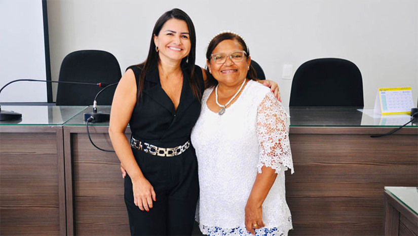 Imagem 1 -  Prefeitura de Tibau anuncia entrega do kit escolar para o ano letivo de 2023. Os kits, elaborados sob supervisão da Secretaria de Educação, variam de acordo com a etapa do aluno e são compostos por itens indispensáveis para o desenvolvimento das atividades escolares: mochila, caderno, lápis, borracha, coleção de madeira e lápis de cera, tinta guache, pincéis, canetas, além do fardamento escolar, que para o ensino infantil incluem camiseta e bermuda, e camiseta para os demais alunos. A distribuição, que acontecerá na próxima segunda-feira (27), atenderá todos os alunos da rede municipal de ensino,  que conta com cerca de 664 estudantes matriculados.