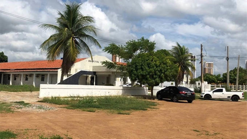 Imagem 1 - Os dez pacientes que estavam na UTI do Hospital Regional da PM foram transferidos para o Hospital Maternidade Almeida Castro, também administrado pela APAMIM. Nesta quarta-feira, dia 1 de março, haviam 20 pacientes em fila por UTI em Mossoró, sendo a maoria no Hospital Regional Tarcísio Maia. Para manter o Hospital da PM aberto em Mossoró, a SESAP se comprometeu em pagar os meses de dezembro, janeiro e fevereiro a APAMIM Imagem 1 - Os dez pacientes que estavam na UTI do Hospital Regional da PM foram transferidos para o Hospital Maternidade Almeida Castro, também administrado pela APAMIM. Nesta quarta-feira, dia 1 de março, haviam 20 pacientes em fila por UTI em Mossoró, sendo a maoria no Hospital Regional Tarcísio Maia. Para manter o Hospital da PM aberto em Mossoró, a SESAP se comprometeu em pagar os meses de dezembro, janeiro e fevereiro a APAMIM