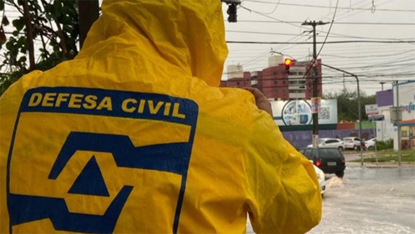 Imagem 1 -  Mossoró encontra-se entre faixas amarela e laranja, com perigo potencial de chuvas intensas. O alerta de perigo foi emitido nesta sexta-feira (3), pelo Instituto Nacional de Meteorologia (INMET).  A Defesa Civil de Mossoró orienta a população para cuidados durante este período. Em casos de rajadas de vento, a recomendação é para não se abrigar debaixo de árvores, pois há leve risco de descargas elétricas; não estacionar veículos próximos a torres de transmissão e placas de propagandas; e evitar usar aparelhos eletrônicos ligados à tomada. Em caso de emergência, as equipes da Defesa Civil podem ser acionadas através do telefone 199 e do Corpo de Bombeiros através do 193.