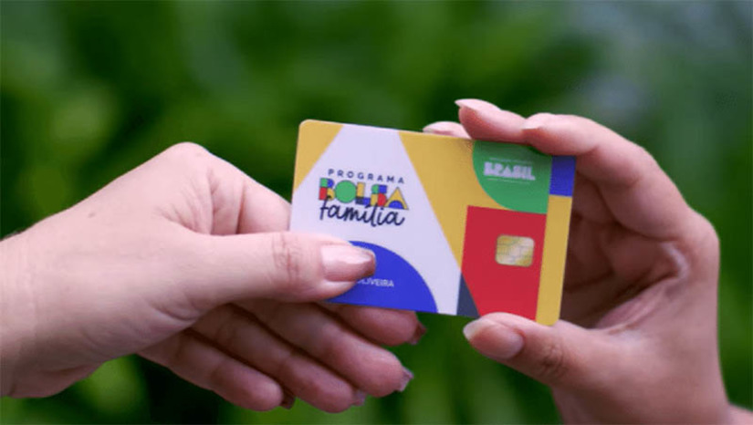 Imagem 1 - Bolsa Família começa a ser pago pela Caixa Econômica a partir do dia 20 de março. O Programa do Governo Federal, que substitui o Auxílio Brasil, tem como público-alvo famílias em situação de pobreza e foi instituído por Medida Provisória 1.164/2023, editada pelo Governo Federal nesta quinta-feira (2). A partir deste mês, o programa vai pagar R$ 600 por família, mais R$ 150 por criança de até 6 anos de idade. A partir de junho, passará a ser pago um adicional de R$ 50 por integrante entre 7 e 18 anos incompletos e mulheres gestantes cadastradas na família; veja o calendário de pagamento completo. Imagem 1 - Bolsa Família começa a ser pago pela Caixa Econômica a partir do dia 20 de março. O Programa do Governo Federal, que substitui o Auxílio Brasil, tem como público-alvo famílias em situação de pobreza e foi instituído por Medida Provisória 1.164/2023, editada pelo Governo Federal nesta quinta-feira (2). A partir deste mês, o programa vai pagar R$ 600 por família, mais R$ 150 por criança de até 6 anos de idade. A partir de junho, passará a ser pago um adicional de R$ 50 por integrante entre 7 e 18 anos incompletos e mulheres gestantes cadastradas na família; veja o calendário de pagamento completo.