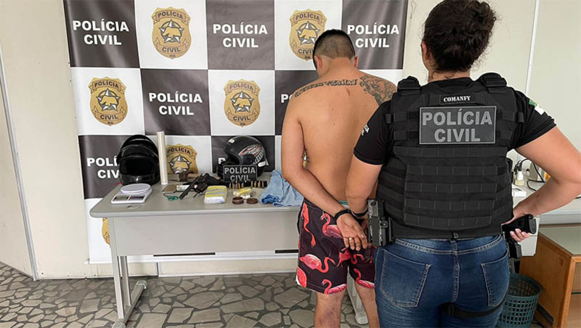Imagem 1 -  Polícia Civil prende suspeito de ter assassinado tatuador em fevereiro, no bairro Boa Vista.O homem, de 22 anos, cuja identidade não foi divulgada pelas autoridades, foi preso nesta segunda-feira (6), pela equipe da DHPP. Ele é suspeito de ter matado a tiros Ariel Ribeiro Dantas, no dia 7 de fevereiro de 2023, em frente a um supermercado da rua Francisco Sólon. Com o suspeito os policiais também encontraram um revólver de calibre 38; munições de pistola 9 milímetros; uma balança de precisão; cerca de 700 gramas de maconha; embalagens plásticas; uma motocicleta da marca Honda, de modelo XRE, a qual possivelmente foi utilizada na prática do homicídio, além das roupas utilizadas pelo suspeito no dia do crime. 