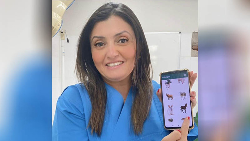 Imagem 1 - Médica Veterinária do RN desenvolve aplicativo que ajuda a calcular o nível de dor dos animais. Desenvolvido na cidade de Botucatu (SP), o VetPain, como foi batizado, trabalha com escalas para avaliar o sofrimento de pets e de animais de produção, como bovinos, equinos, ovinos e suínos. De acordo com a Dra. Valéria Veras, Médica Veterinária e tesoureira do Conselho Regional de Medicina Veterinária do RN, o aplicativo pode ser utilizado tanto por profissionais da área, como por tutores que estarão aptos para avaliar a condição geral do bicho e fazer um encaminhamento mais correto. “Ao calcular a pontuação, o tutor também saberá identificar se existe a necessidade de tratamento com analgésico ou se o caso exige uma consulta médica”, afirma. Imagem 1 - Médica Veterinária do RN desenvolve aplicativo que ajuda a calcular o nível de dor dos animais. Desenvolvido na cidade de Botucatu (SP), o VetPain, como foi batizado, trabalha com escalas para avaliar o sofrimento de pets e de animais de produção, como bovinos, equinos, ovinos e suínos. De acordo com a Dra. Valéria Veras, Médica Veterinária e tesoureira do Conselho Regional de Medicina Veterinária do RN, o aplicativo pode ser utilizado tanto por profissionais da área, como por tutores que estarão aptos para avaliar a condição geral do bicho e fazer um encaminhamento mais correto. “Ao calcular a pontuação, o tutor também saberá identificar se existe a necessidade de tratamento com analgésico ou se o caso exige uma consulta médica”, afirma.
