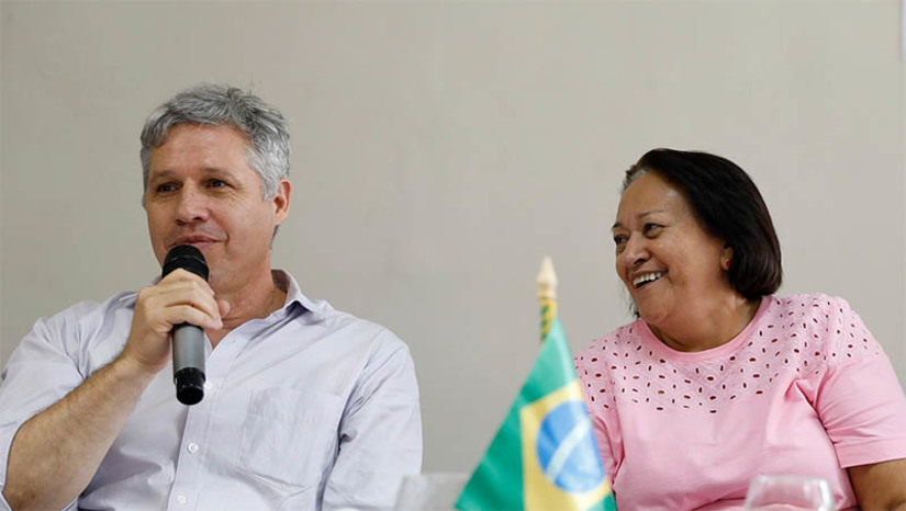 Imagem 1 - Ministério vai destinar R$ 1,5 milhão em serviços de assistência técnica para agricultoras familiares do RN. Cumprindo agenda no estado, Paulo Teixeira, ministro do Desenvolvimento Agrário e Agricultura Familiar (MDA), disse que o objetivo dos investimentos é estimular a adoção de boas práticas produtivas que contribuam com a transição agroecológica e que vislumbrem estratégias de acesso a mercado, bem como a ampliação do uso de energias renováveis, com a participação de jovens e mulheres da agricultura familiar. O foco principal é a inclusão sócio produtiva para produção de alimentos. Imagem 1 - Ministério vai destinar R$ 1,5 milhão em serviços de assistência técnica para agricultoras familiares do RN. Cumprindo agenda no estado, Paulo Teixeira, ministro do Desenvolvimento Agrário e Agricultura Familiar (MDA), disse que o objetivo dos investimentos é estimular a adoção de boas práticas produtivas que contribuam com a transição agroecológica e que vislumbrem estratégias de acesso a mercado, bem como a ampliação do uso de energias renováveis, com a participação de jovens e mulheres da agricultura familiar. O foco principal é a inclusão sócio produtiva para produção de alimentos.