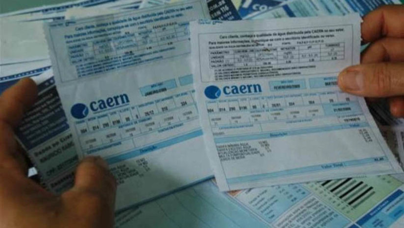 Imagem 1 - Consumidores em dívida com a Caern têm até domingo (12) para renegociarem as contas. Esse é o prazo final da primeira campanha de negociação de débitos da companhia este ano. As condições especiais de negociação incluem descontos de juros e multa, e a possibilidade de parcelamento do saldo devedor em até 60 meses, com entrada de 5% do valor do débito. A campanha está sendo realizada desde o dia 13 do mês passado. Até agora, já foram fechados 4.284 acordos, resultando em parcelamentos no valor total de mais de R$ 6 milhões e 200 mil. Somente com arrecadação de pagamentos de entrada dos parcelamentos, a Caern recebeu R$ 645 mil; saiba como negociar. Imagem 1 - Consumidores em dívida com a Caern têm até domingo (12) para renegociarem as contas. Esse é o prazo final da primeira campanha de negociação de débitos da companhia este ano. As condições especiais de negociação incluem descontos de juros e multa, e a possibilidade de parcelamento do saldo devedor em até 60 meses, com entrada de 5% do valor do débito. A campanha está sendo realizada desde o dia 13 do mês passado. Até agora, já foram fechados 4.284 acordos, resultando em parcelamentos no valor total de mais de R$ 6 milhões e 200 mil. Somente com arrecadação de pagamentos de entrada dos parcelamentos, a Caern recebeu R$ 645 mil; saiba como negociar.